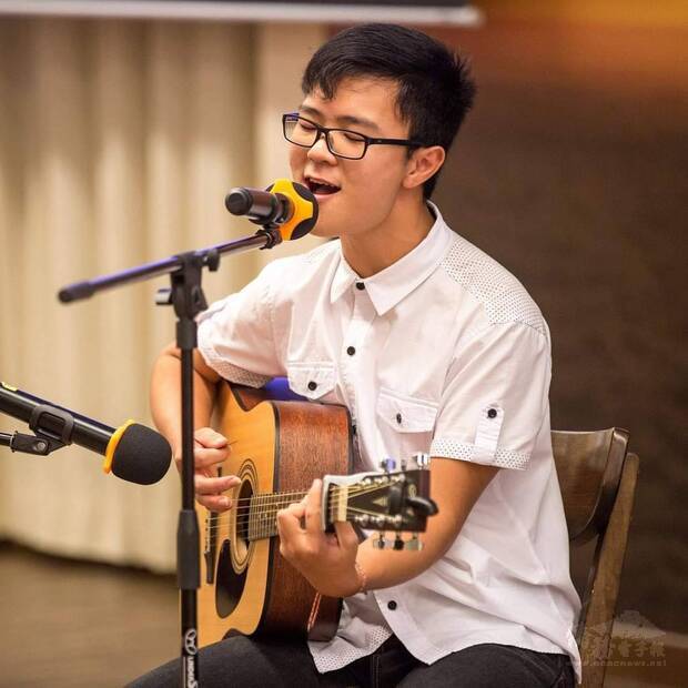 熱愛音樂的黃崇理隻身來到臺灣，用自己的音樂打動大家。（黃崇理提供）
