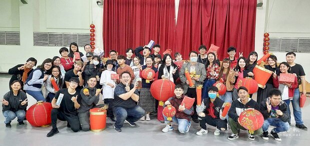 明道大學為外籍生舉辦團圓迎新春聯歡餐會。(明道大學提供)
