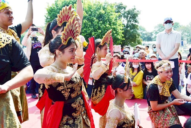 明道大學餐旅系學生帶來印尼祈福舞。(明道大學提供)